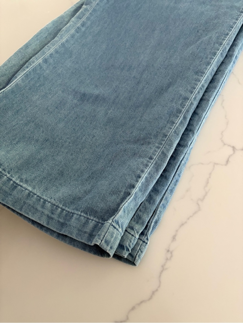 L.L Bean MP Sunwashed Denim Straight-Leg Crop Pants EUC Light Denim.
1 pair - Picture 10 of 12
